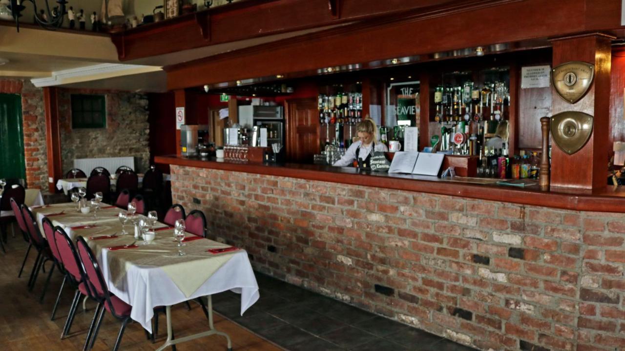 The Seaview Tavern Ballygorman エクステリア 写真