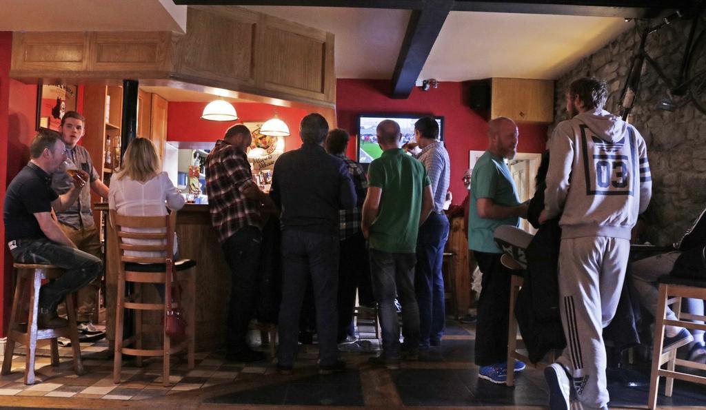 The Seaview Tavern Ballygorman エクステリア 写真